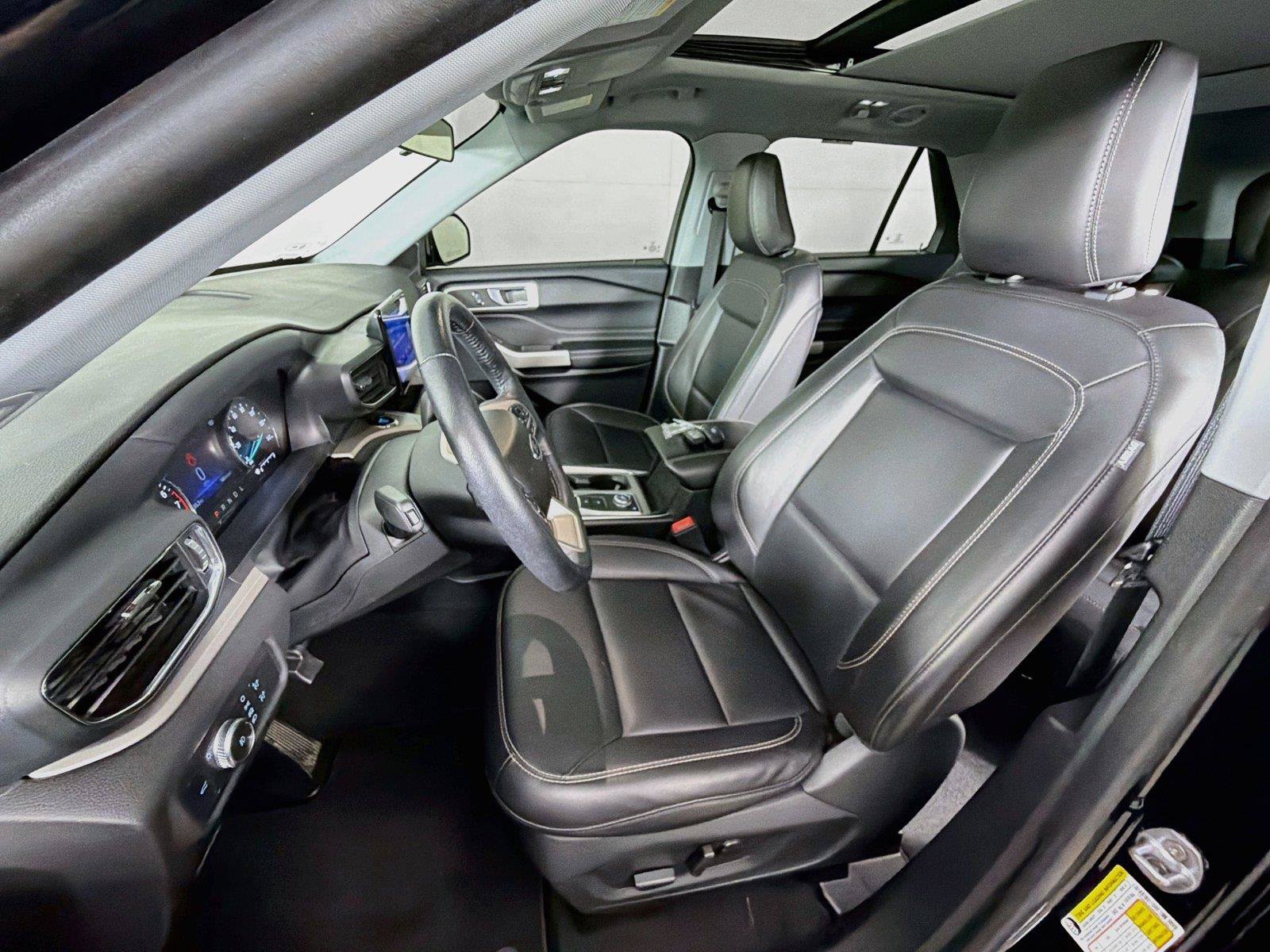 Used 2022 Ford Explorer XLT w/ Equipment Group 202A AWD/4WD image 2