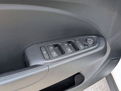Used 2025 Hyundai Venue SEL FWD image 13