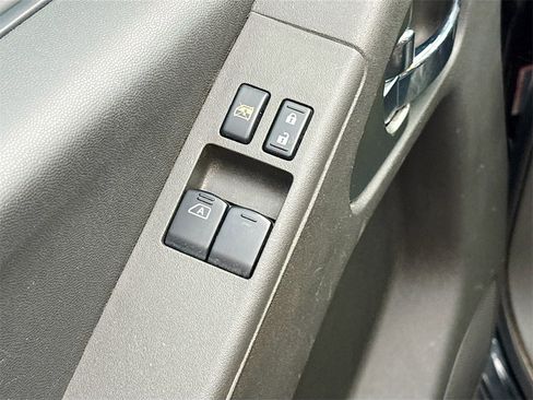 Used 2016 Nissan Frontier Desert Runner image 16