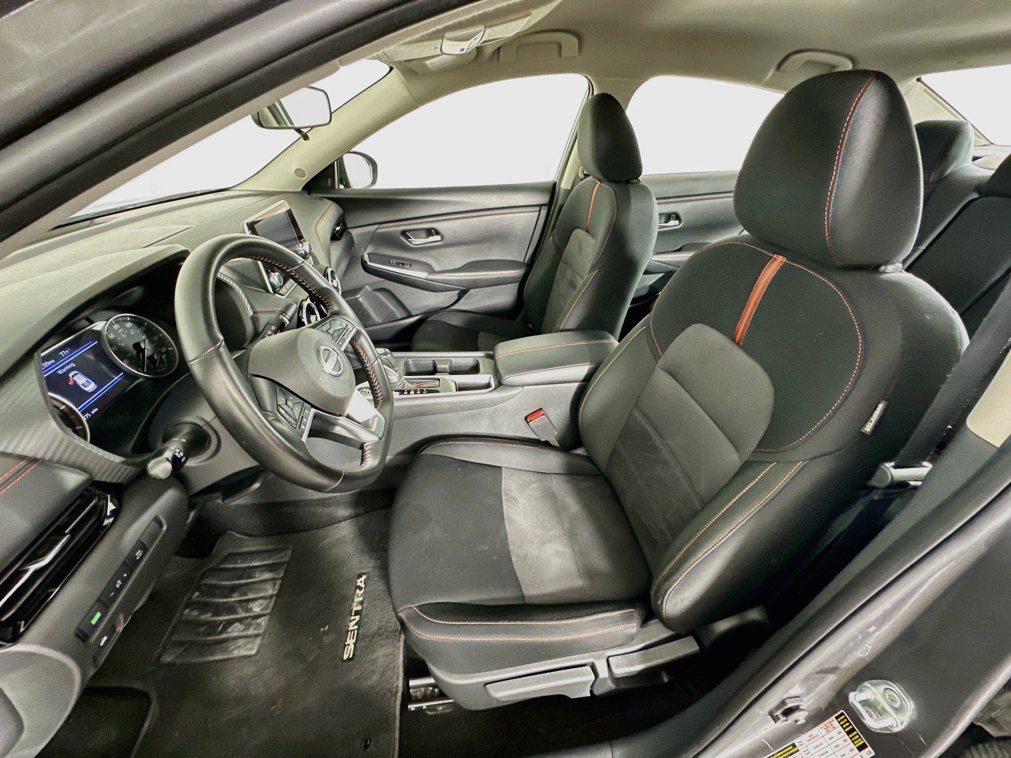Used 2025 Nissan Sentra SR FWD image 13