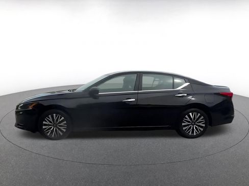 Used 2025 Nissan Altima 2.5 SV FWD image 9