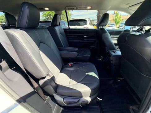 Used 2024 Toyota Grand Highlander AWD image 23