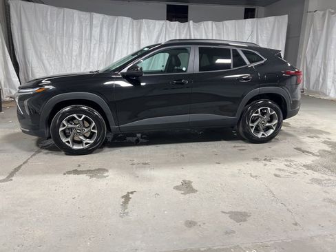 Used 2025 Chevrolet Trax LT w/ LT Convenience Package image 4