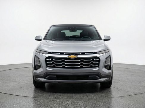 Used 2025 Chevrolet Equinox LT FWD image 2