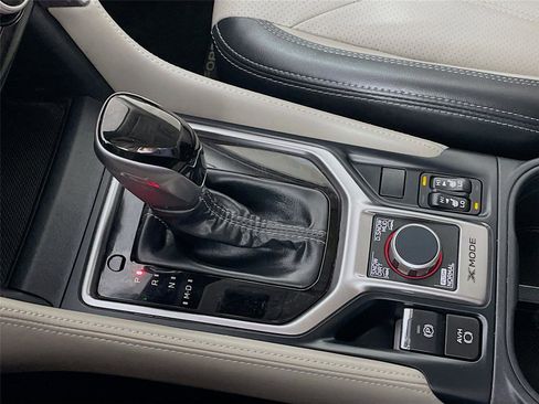 Used 2023 Subaru Forester Limited image 22