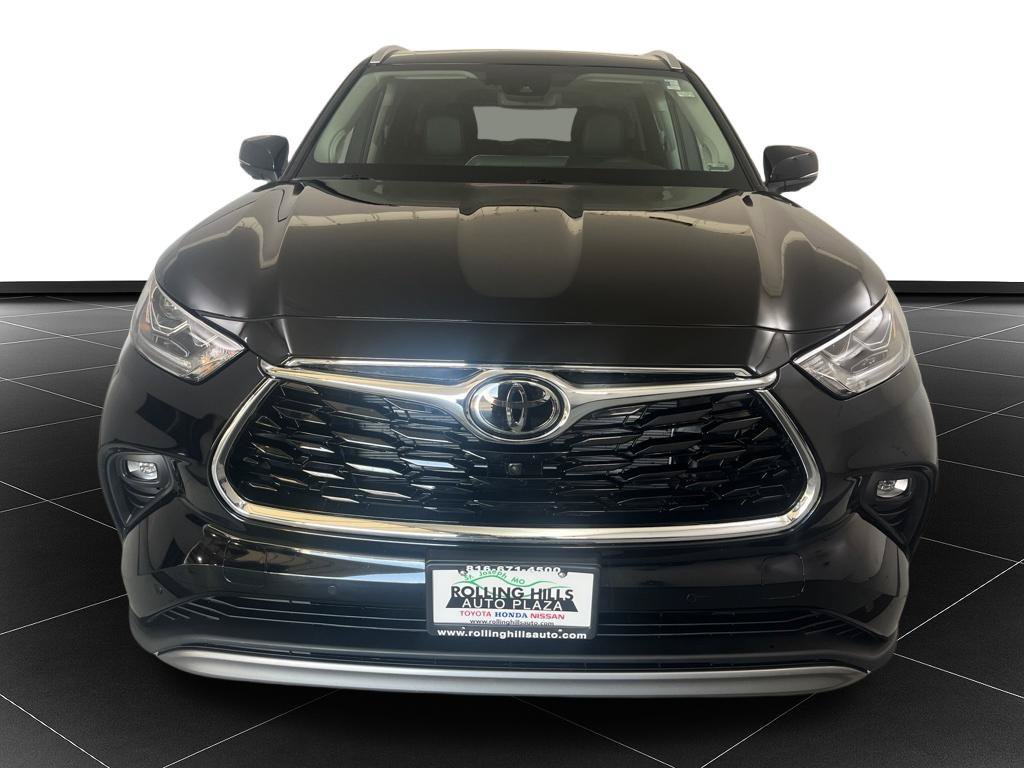 Used 2026 Toyota Highlander Platinum AWD/4WD image 8