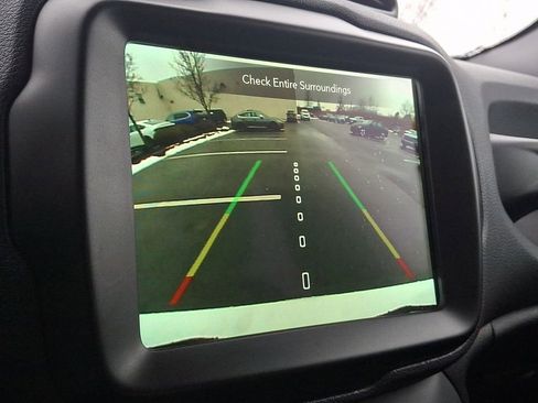 Used 2021 Jeep Renegade Latitude image 4