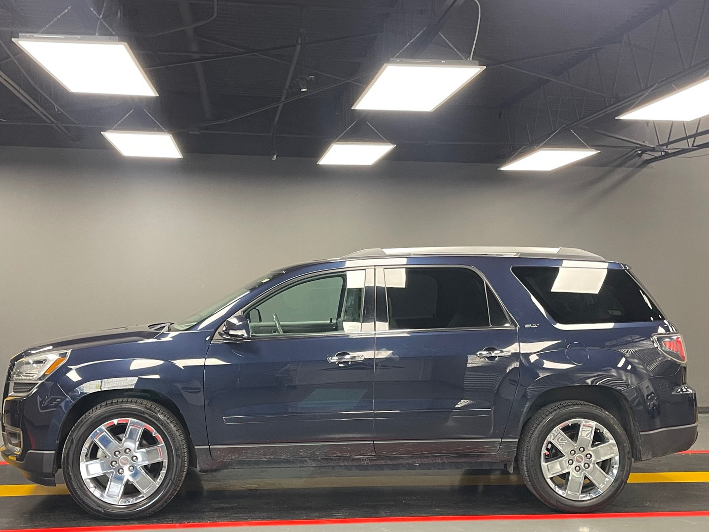 Used 2017 GMC Acadia Limited SLT AWD/4WD image 3