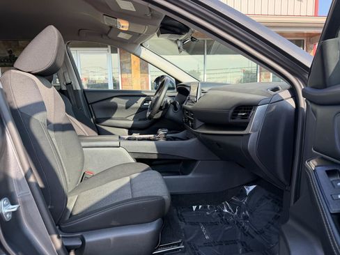 Used 2025 Nissan Rogue SV AWD/4WD image 23