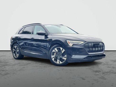 Used 2022 Audi e-tron Premium w/ Convenience Plus Package AWD/4WD image 2