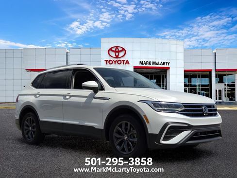 Used 2023 Volkswagen Tiguan SE w/ Panoramic Sunroof Package FWD image 7