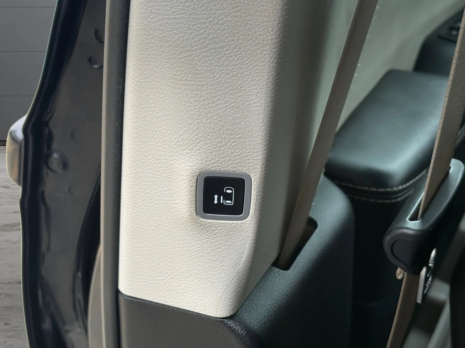 Used 2023 Chrysler Pacifica Touring-L FWD image 20