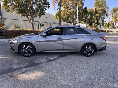 Used 2024 Hyundai Elantra Limited FWD image 5