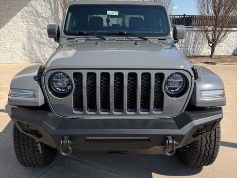 Used 2022 Jeep Gladiator Overland AWD/4WD image 8