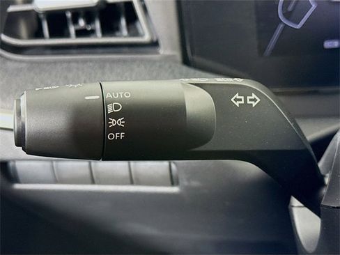 Certified 2025 Nissan Kicks SV image 14