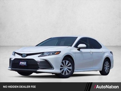 Used 2022 Toyota Camry LE FWD image 1