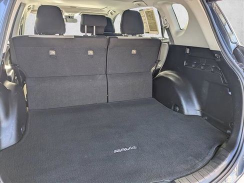 Used 2018 Toyota RAV4 XLE image 6