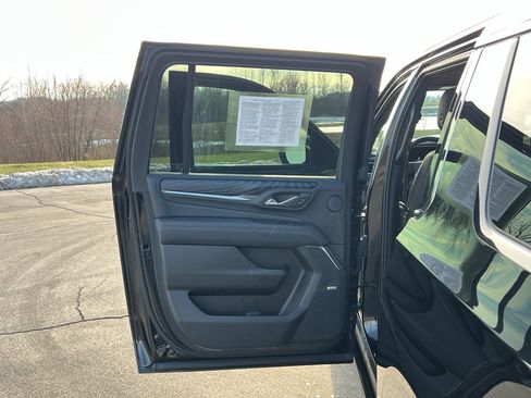 Used 2023 GMC Yukon XL Denali image 34