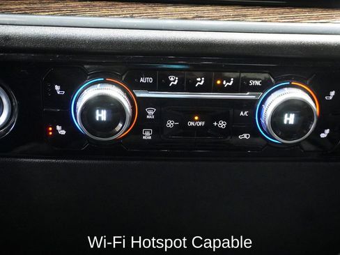 Used 2024 GMC Sierra 1500 SLE image 16