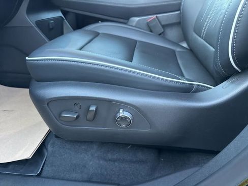 Used 2025 Buick Enclave Avenir w/ Super Cruise Package image 11