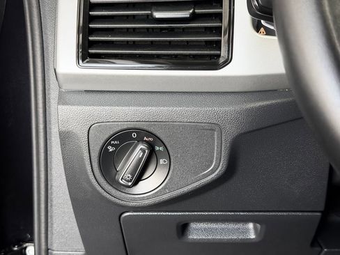 Used 2023 Volkswagen Atlas SE w/ Panoramic Sunroof Package FWD image 19