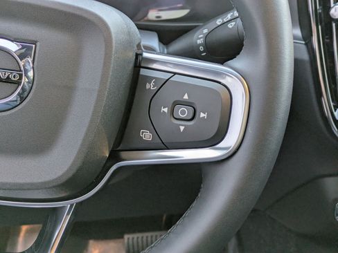 Used 2025 Volvo EX40 Core w/ Climate Package image 18