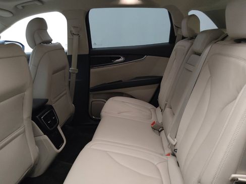 Used 2016 Lincoln MKX Reserve w/ Climate Package FWD image 18