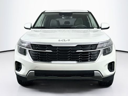 Used 2025 Kia Seltos LX AWD/4WD image 2