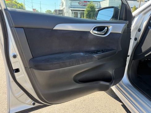 Used 2014 Nissan Sentra SR w/ SR Driver Package FWD image 9
