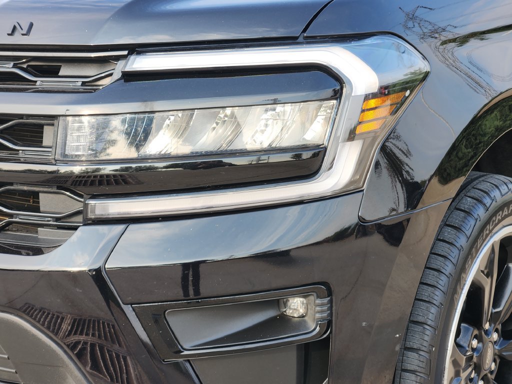 Used 2022 Ford Expedition Limited AWD/4WD image 12