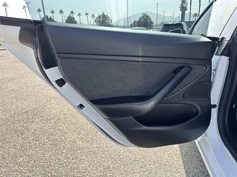 Used 2019 Tesla Model 3 Standard Range image 16