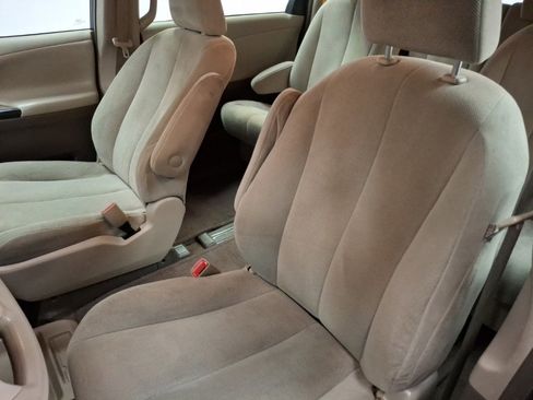 Used 2014 Toyota Sienna L image 16