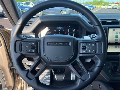 Used 2025 Land Rover Defender 110 AWD/4WD image 17