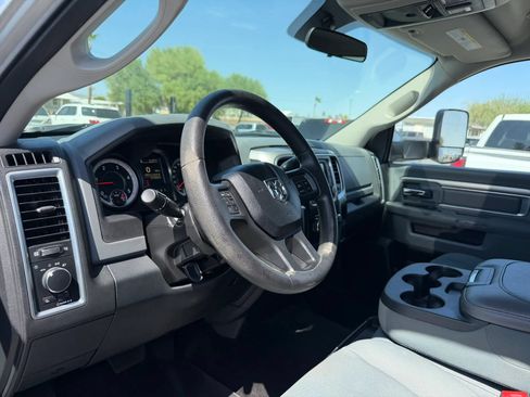 Used 2017 RAM 2500 SLT AWD/4WD image 18