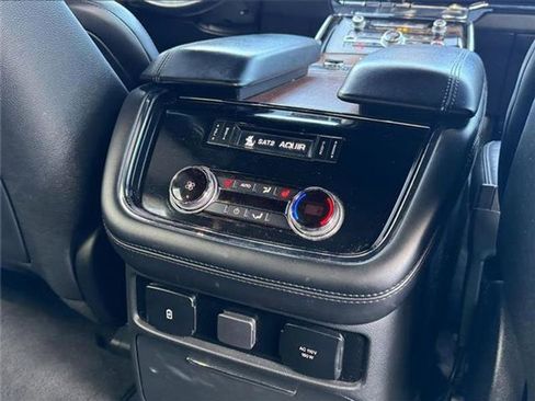 Used 2020 Lincoln Navigator 4WD image 16