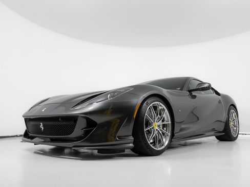 Used 2019 Ferrari 812 Superfast RWD image 14