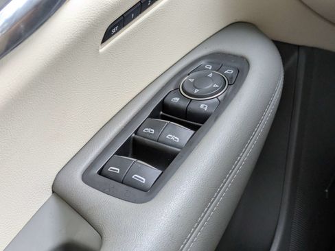 Used 2023 Cadillac XT6 Premium Luxury w/ Technology Package FWD image 25