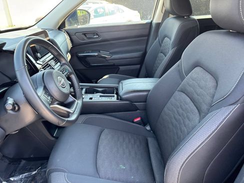 Used 2025 Nissan Pathfinder SV FWD image 24