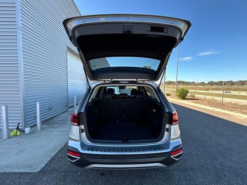 Used 2022 Volkswagen Taos SE image 46