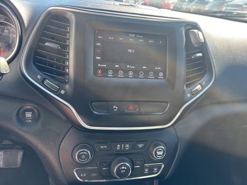 Used 2019 Jeep Cherokee Latitude Plus image 15