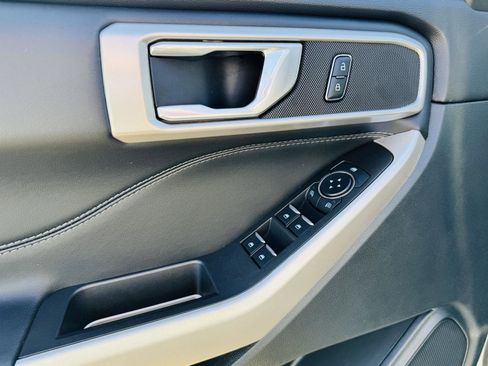 Used 2023 Ford Explorer XLT w/ Equipment Group 202A image 14