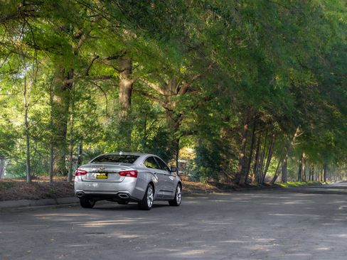 Used 2018 Chevrolet Impala Premier FWD image 39