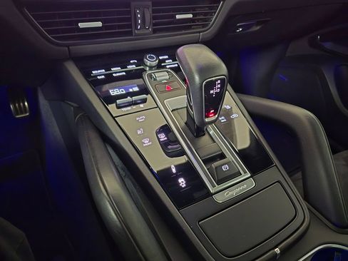 Used 2021 Porsche Cayenne GTS w/ Premium Package image 28