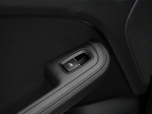 Certified 2026 Porsche Macan AWD/4WD image 13