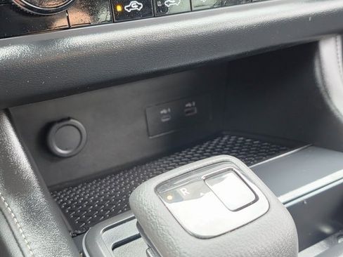 Used 2024 Nissan Pathfinder S image 31