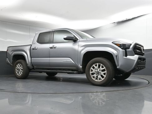 Certified 2025 Toyota Tacoma SR5 image 28