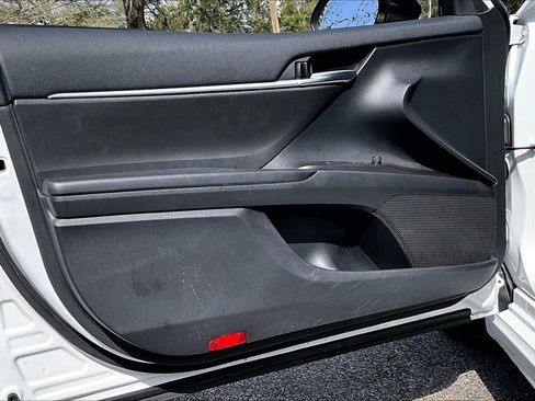 Used 2023 Toyota Camry SE image 17