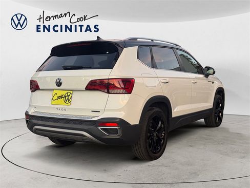 Certified 2023 Volkswagen Taos SE w/ Panoramic Sunroof Package image 5