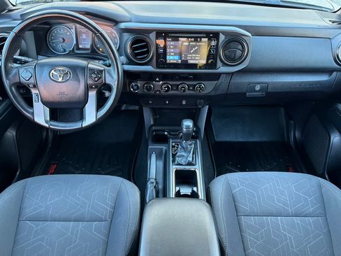 Used 2017 Toyota Tacoma TRD Sport w/ Tow Package (A/T) AWD/4WD image 3
