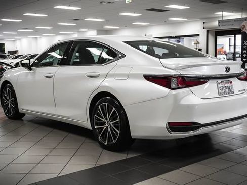 Certified 2025 Lexus ES 300h w/ Premium Package FWD image 8